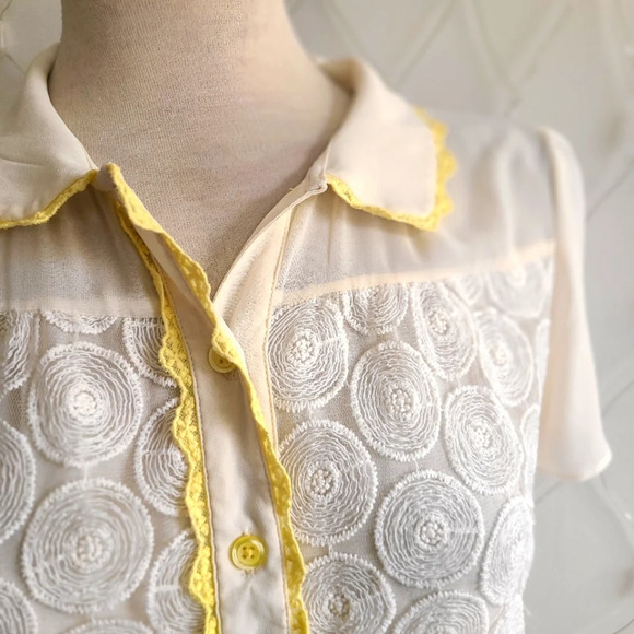 - Asos Blouse / Textured Embroidery / Ecru & Yellow / Size 2 - Picture 8 of 10